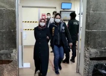 İzmir’de FETÖ operasyonunda 66 gözaltı