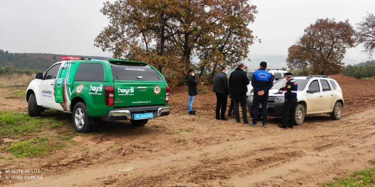 Bursa’da boş arsada suç üstü yakalandılar