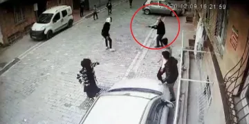 Top oynayan çocuklara sinirlendi, pompalıyla saldırdı