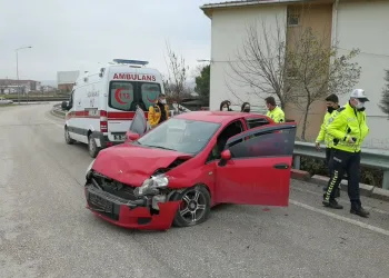 Bursa’da kaza yapan kadını polis sakinleştirdi