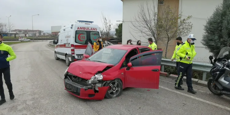 Bursa’da kaza yapan kadını polis sakinleştirdi