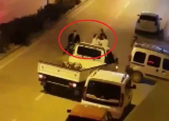 Bursa’da tekmeli yumruklu yol verme kavgası
