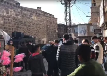 Kız çocuğunu kaçırmaya çalışan şüphelilere linç girişimi