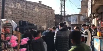 Kız çocuğunu kaçırmaya çalışan şüphelilere linç girişimi