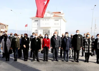 İsmet İnönü Mudanya’da anıtı önünde anıldı