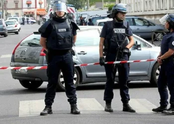 Fransa’da aile içi şiddete müdahale eden 3 jandarma vurularak öldürüldü