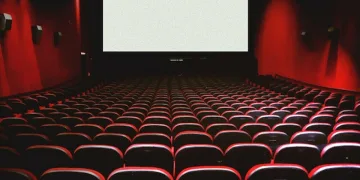 Sinemaların açılış tarihi ertelendi