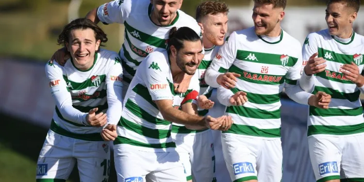 Bursaspor Bandırma deplasmanında 3 puana 2 golle ulaştı
