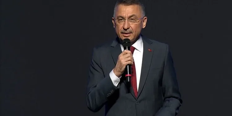 Kürsüde konuşma yaptığı sırada rahatsızlandı