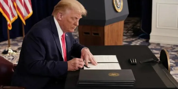 Trump Türkiye’ye yaptırım paketini imzaladı