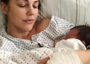 Ünlü oyuncu ikinci kez anne oldu