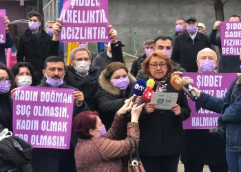 Bursa’da İyi Partili kadınlardan şiddet protestosu