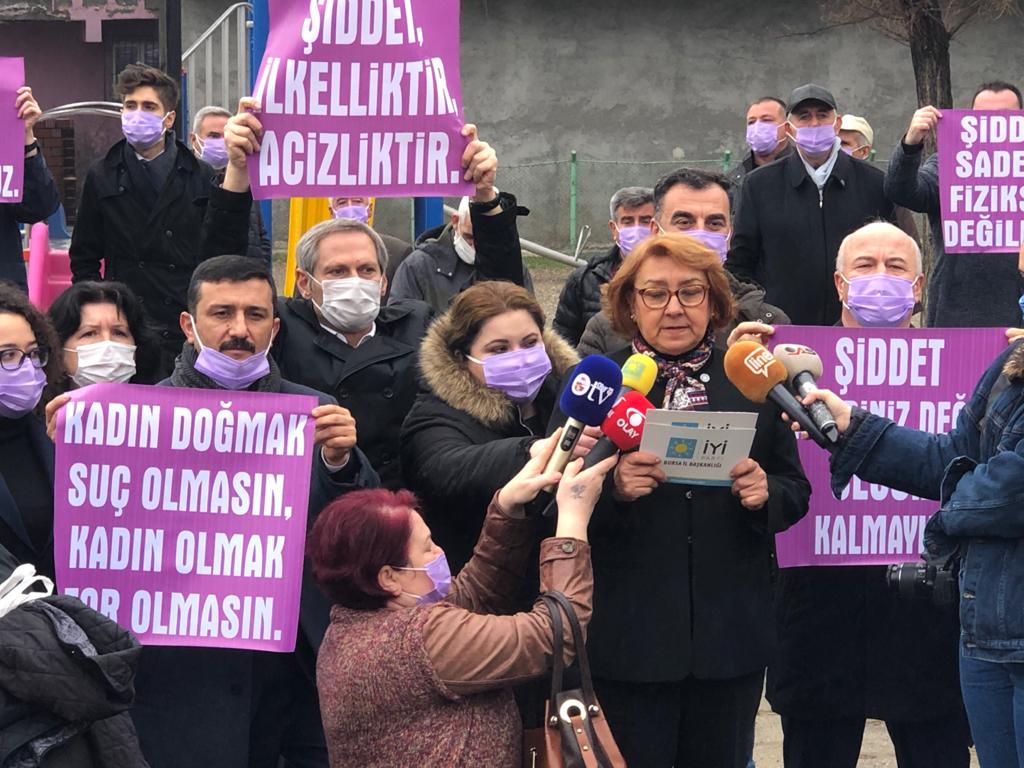 Bursa'da İyi Partili kadınlardan şiddet protestosu