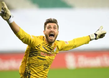 TFF 1.Lig’in “EN” iyisi Bursaspor’un genç kalecisi Ataberk Dadakdeniz
