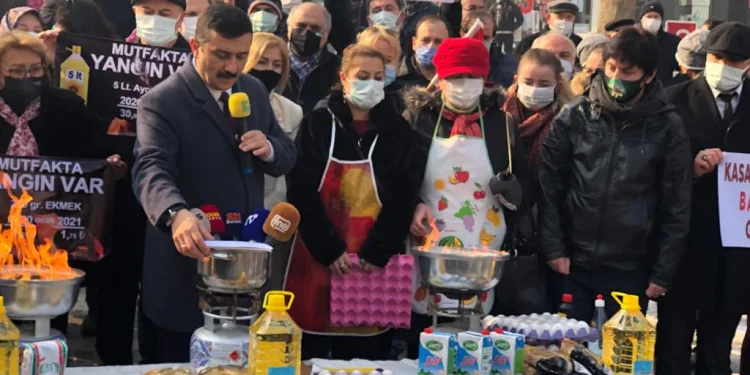 İYİ Parti Bursa’dan “Mutfak Yanıyor” protestosu