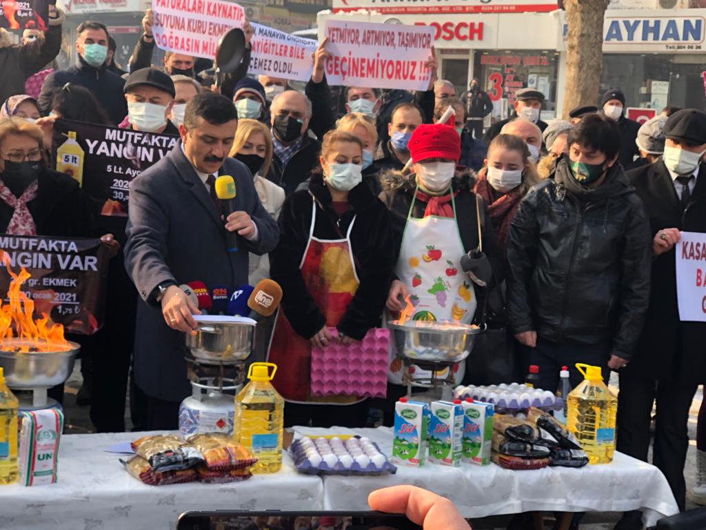 İYİ Parti Bursa'dan "Mutfak Yanıyor" protestosu
