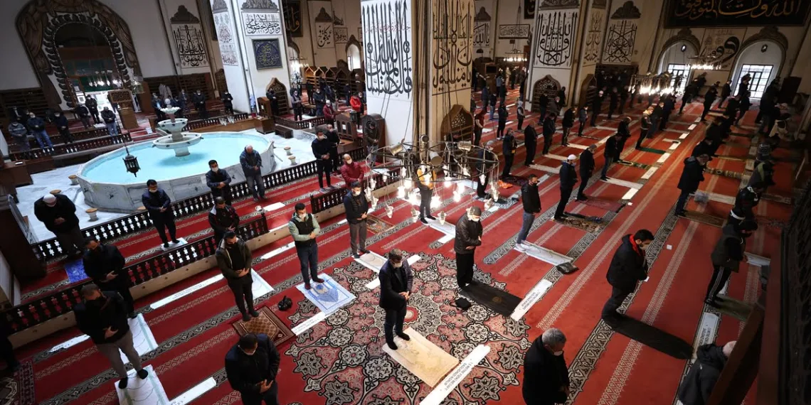 Tarihi Ulu Cami’de yılın ilk cuma namazı