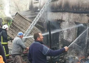 Bursa’da ev yangını! Patlayan tüple alevler büyüdü