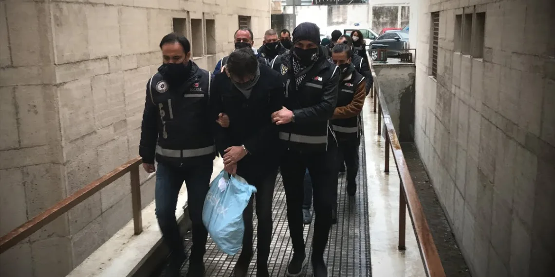 Bursa’da şantaj çetesi çökertildi! Çok sayıda tutuklama