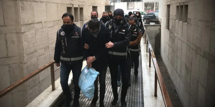 Bursa’da şantaj çetesi çökertildi! Çok sayıda tutuklama