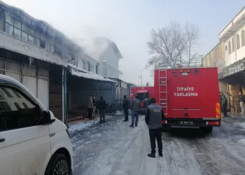Bursa’da kereste işletmesinde yangın
