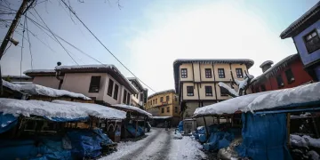 Bursa’nın yedi asırlık “Osmanlı köyü”nde kar güzelliği
