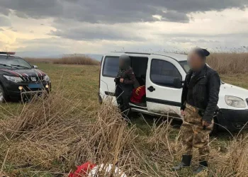 Uluabat Gölü’nde jandarmaya yakalandılar