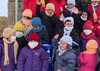 Bursa’da hayırsever, babasının doğum gününü Ağrı’daki öğrencilere hediye göndererek kutladı