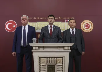 CHP’den flaş ayrılık! 3 vekil istifa etti