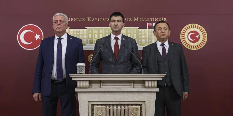CHP’den flaş ayrılık! 3 vekil istifa etti