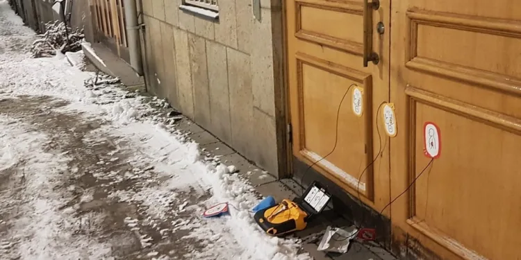 İsveç’te cami kapısına yerleştirilmiş düzenek bulundu