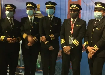 Hintli kadın pilotlar 17 saatlik direkt uçuşla rekora imza attı