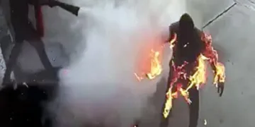 Akaryakıt istasyonunda alevler içinde kaldılar