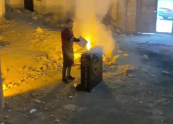 Tarihi kilisede mangal partisi