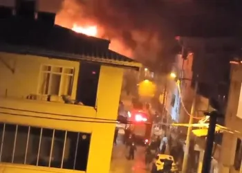 Bursa’da çatıda çıkan yangın paniğe neden oldu