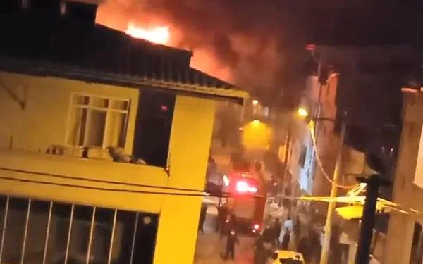 Bursa’da çatıda çıkan yangın paniğe neden oldu