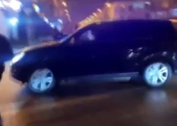 Belçika’da kralın aracına taşlı saldırı