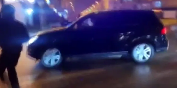 Belçika’da kralın aracına taşlı saldırı