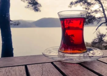 Çayı şekerli tüketenler dikkat!