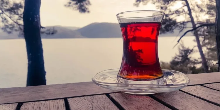 Çayı şekerli tüketenler dikkat!