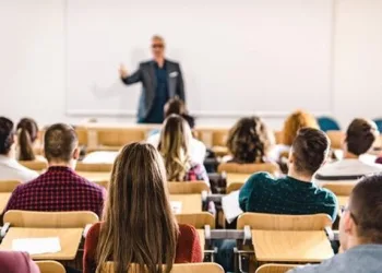 Üniversiteler için yüz yüze eğitim açıklaması