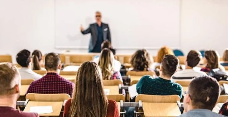 Üniversiteler için yüz yüze eğitim açıklaması