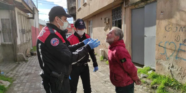 Yavru köpeklere istismardan gözaltına alındı