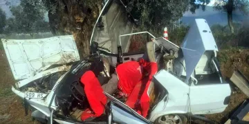 Katliam gibi kaza! Buzlu yolda kontrolden çıktı