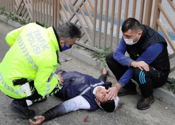 Kazada yaralandı, arandığı ortaya çıktı
