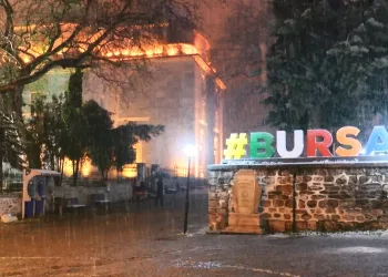 Bursa’ya mevsimin ilk karı yağdı