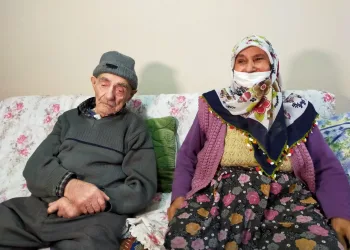 Bursa’da 93’lük Kore Gazisi ve eşi virüsü yendi