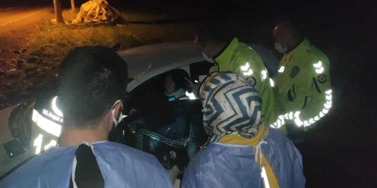 Alkollü kadın sürücü takla attıktan sonra ambulansa binmek istemedi