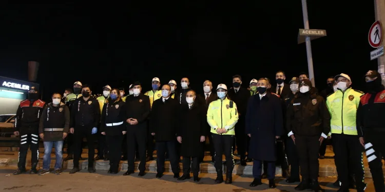 Eminyet Genel Müdürü 2021’e Bursa’da denetim gerçekleştiren polislerle girdi