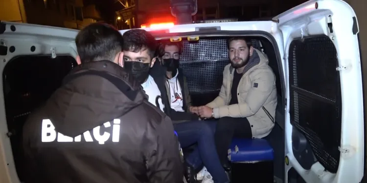 Yeni yılı silahlarla karşılayınca, başlarına gelmeyen kalmadı